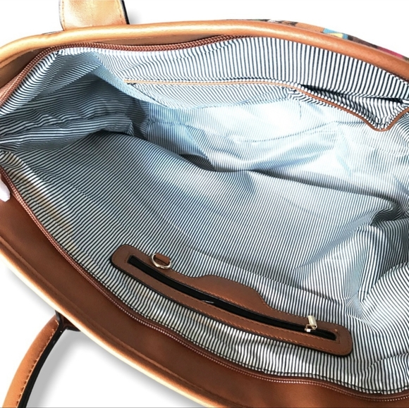 ONE LEFT! Gorgeous Vibrant Spacious Aztec Print Zippered Tote - Picture 4 of 13